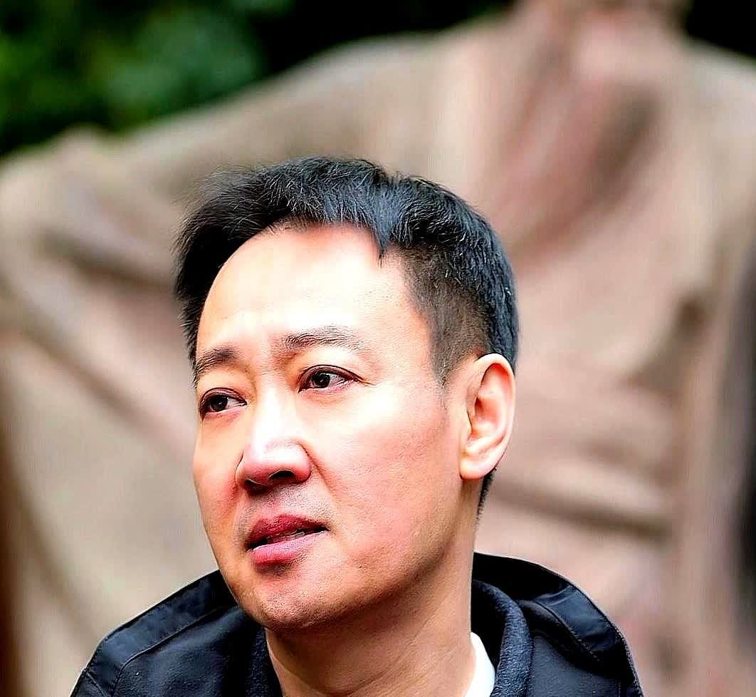辛柏青的状况很糟糕，李乃文非常担心他的情况。李乃文说辛柏青现在连话都说不