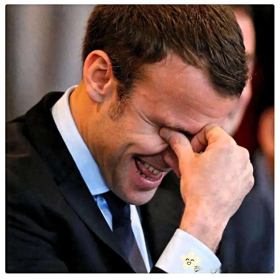 笑死我了今天法国总统马克龙访问四川大学有同学太激动了，把人家名字都喊成马卡龙