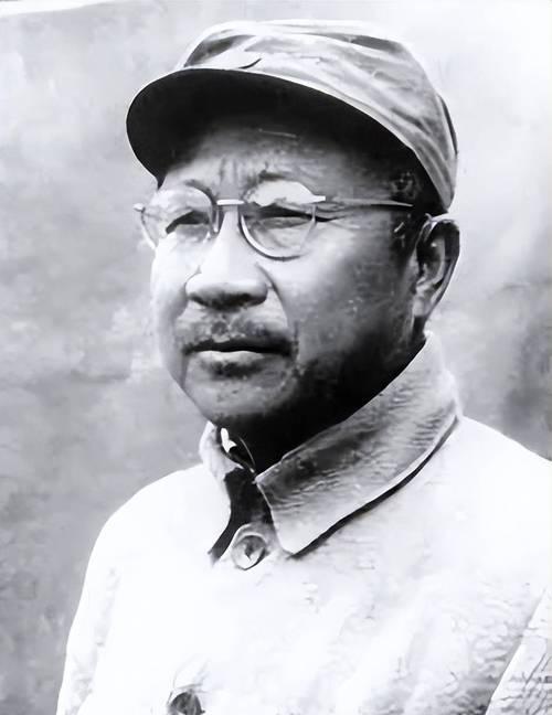 许世友在山东功劳巨大，但有另一位老将军压阵，他却只能屈居副职！1949年2月，