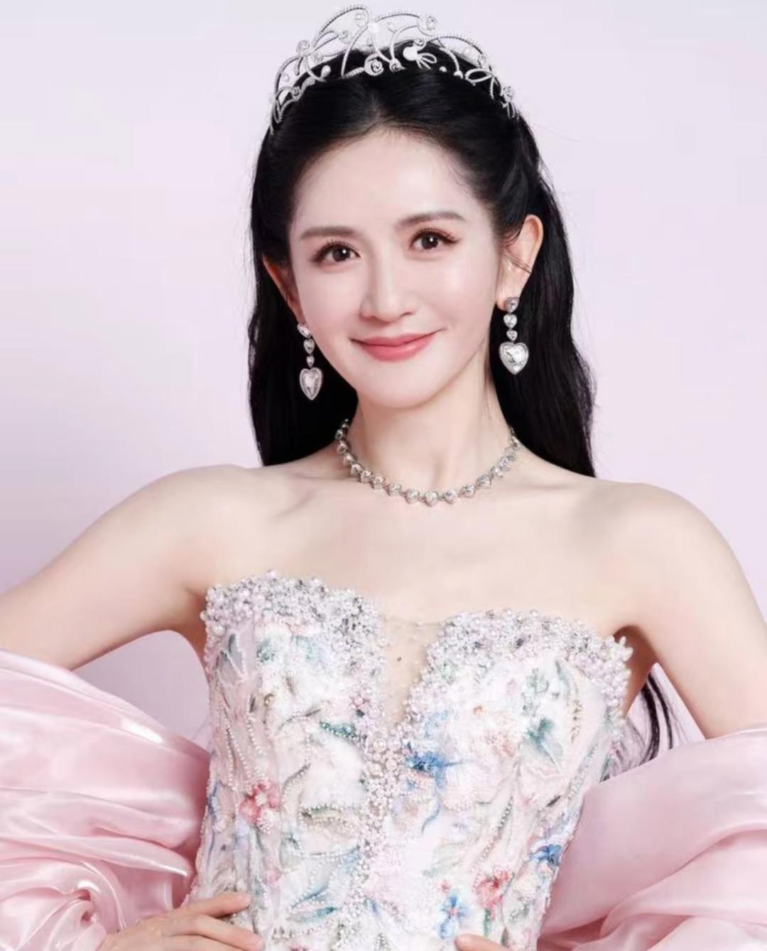 1.李昀锐和孟子义又迎来三搭了，新剧预约数据据说挺亮眼。平台也想趁着两人综艺热