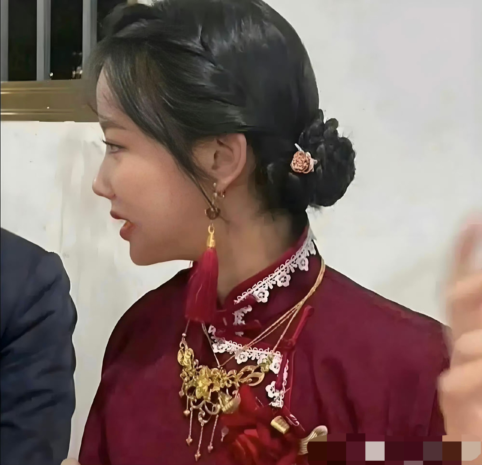 这趟婚礼摄影收她一万块钱不过分吧？？？
