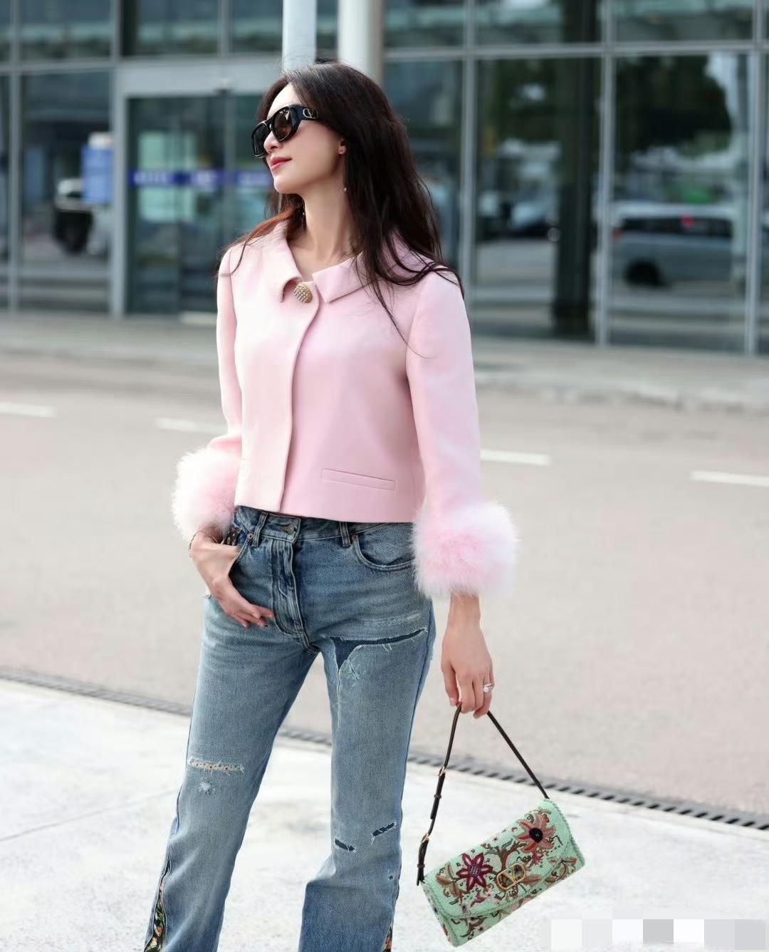 林志玲机场穿搭惊艳亮相！“刚刚落地🛬时隔许久再次分享机场瞬间，稍后与大家不