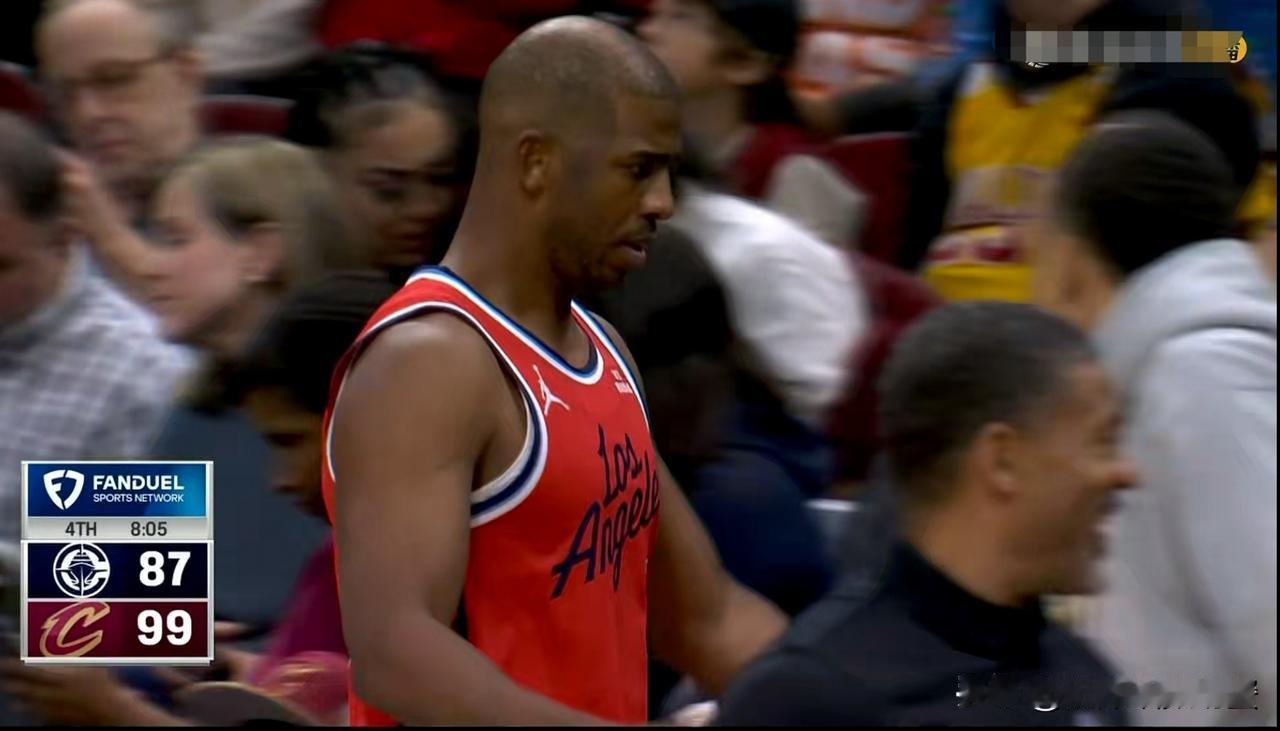 我强烈建议快船老将保罗顶替哈登出任首发控卫！尽管今天快船在客场以105：120惨