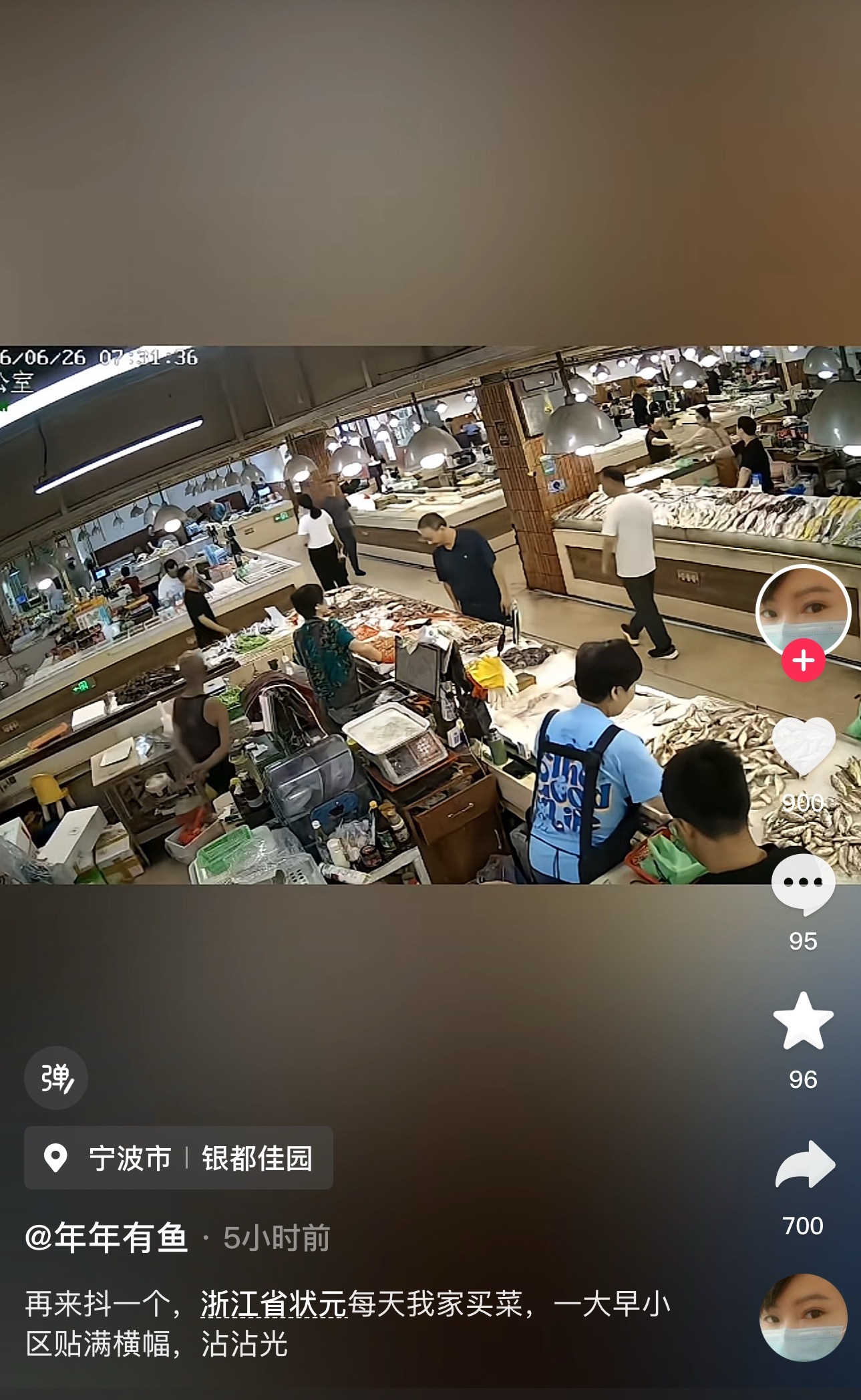 镇海中学出成绩整个宁波都在庆祝不仅周同学家的小区拉横幅祝贺周同学家的那栋楼也拉
