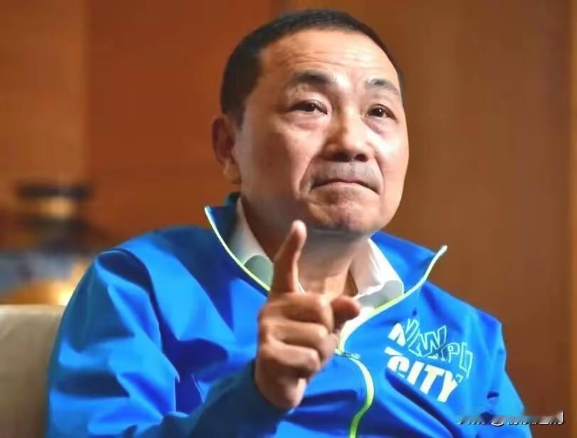 侯友谊就是个“蓝皮绿骨”跳梁小丑，还以为自己是大王，那个时代已经过去了，朱立伦惯