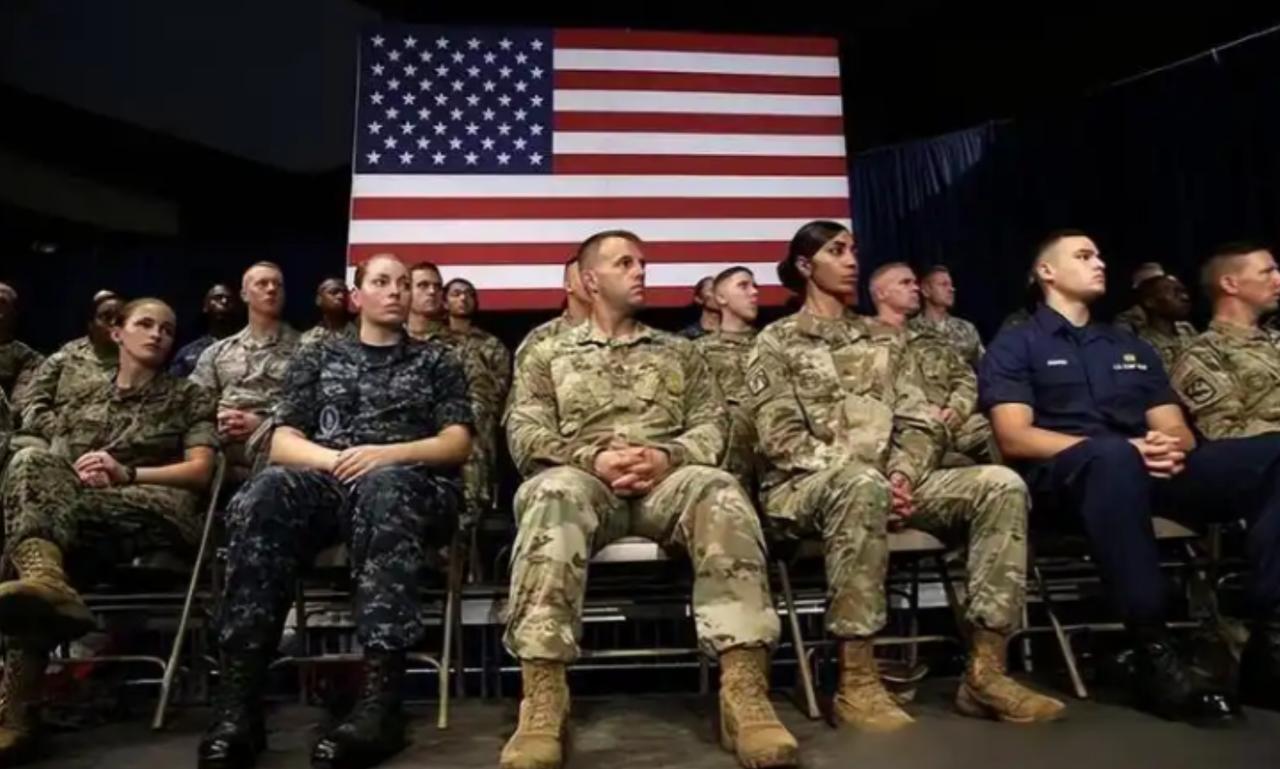 美国的内卷方式更炸裂，卷到最后的结果是美国自宫，再也没机会雄起了。美国政坛乱