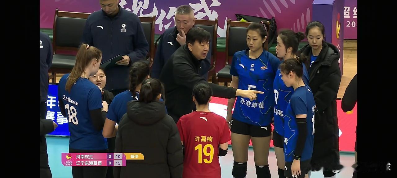 辽宁和河南这对难姐难妹，终究辽宁3：1稍胜一筹。现在辽宁7分两个胜场超过河南