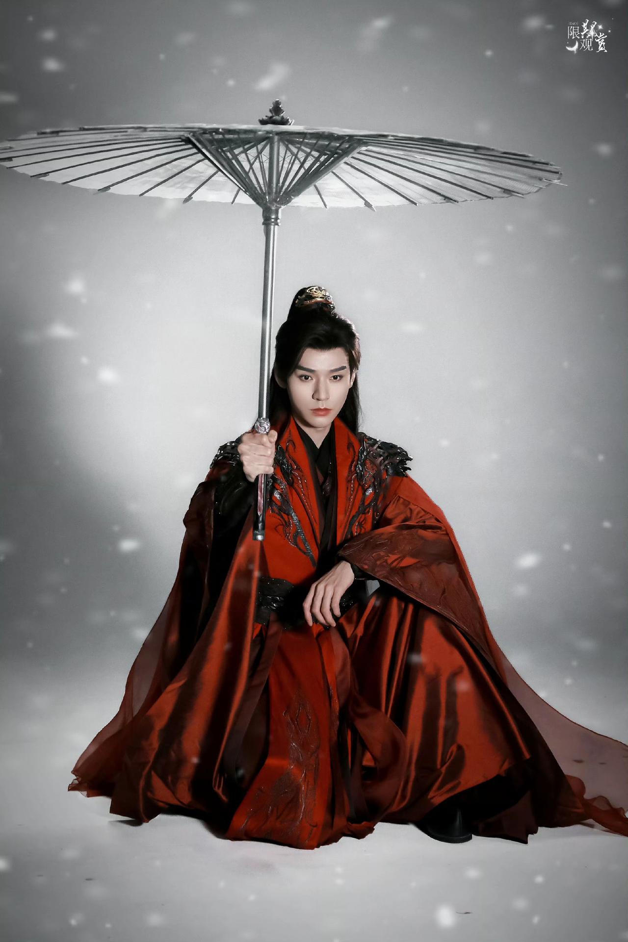 要被这个苏暮雨笑死了！老婆一出事，是剑也不要了，伞也不要了，苏暮雨立马抱着白鹤