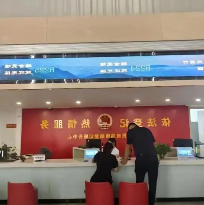 这就是命啊！2026年3月5日，一对夫妻闹离婚，在去民政局的路上，妻子突然不舒服