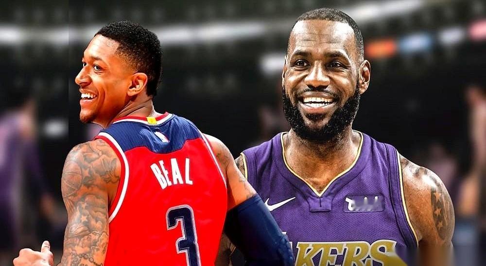 把克莱-汤普森摁在替补席上，这事儿比他投丢十个三分还让我难受。真的。看着他坐