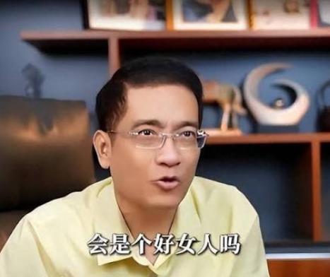 郎咸平再议女主持：上海台陈璇蹲的不是诺兰，是二十年攒下的“职业惯性”在该低头的时