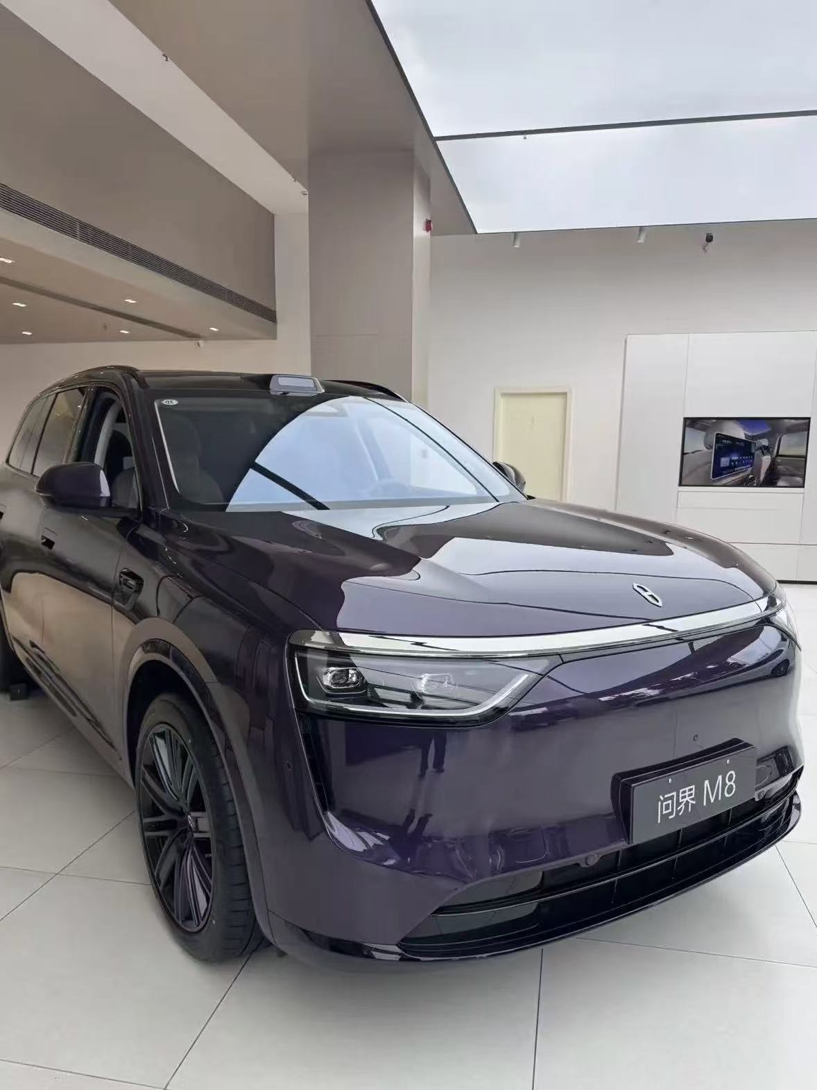 问界M8这台车，我店里来了三拨人都没摸明白问界M8上市那阵，我店里来了三拨人，全是卖车换它的。你猜为