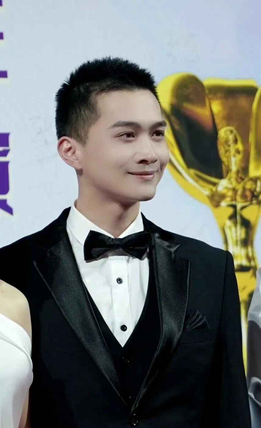 越剧虽然是个“女儿国”，但才貌双绝的男小生还是有的。这五位青年男小生，可以说是当
