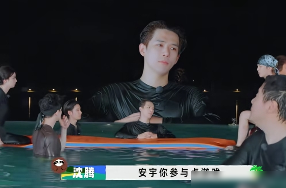 沈腾突然扭头盯着王安宇，来了一句：你老摆那姿势干啥，游戏玩不玩了？王安宇扶了扶眼镜，特认真回：脑子里