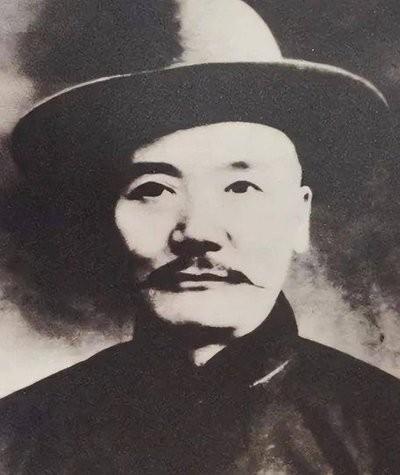 红军走出草地即将饿死时，意外获40万斤粮食，粮是谁的，为什么要给？1935年，红