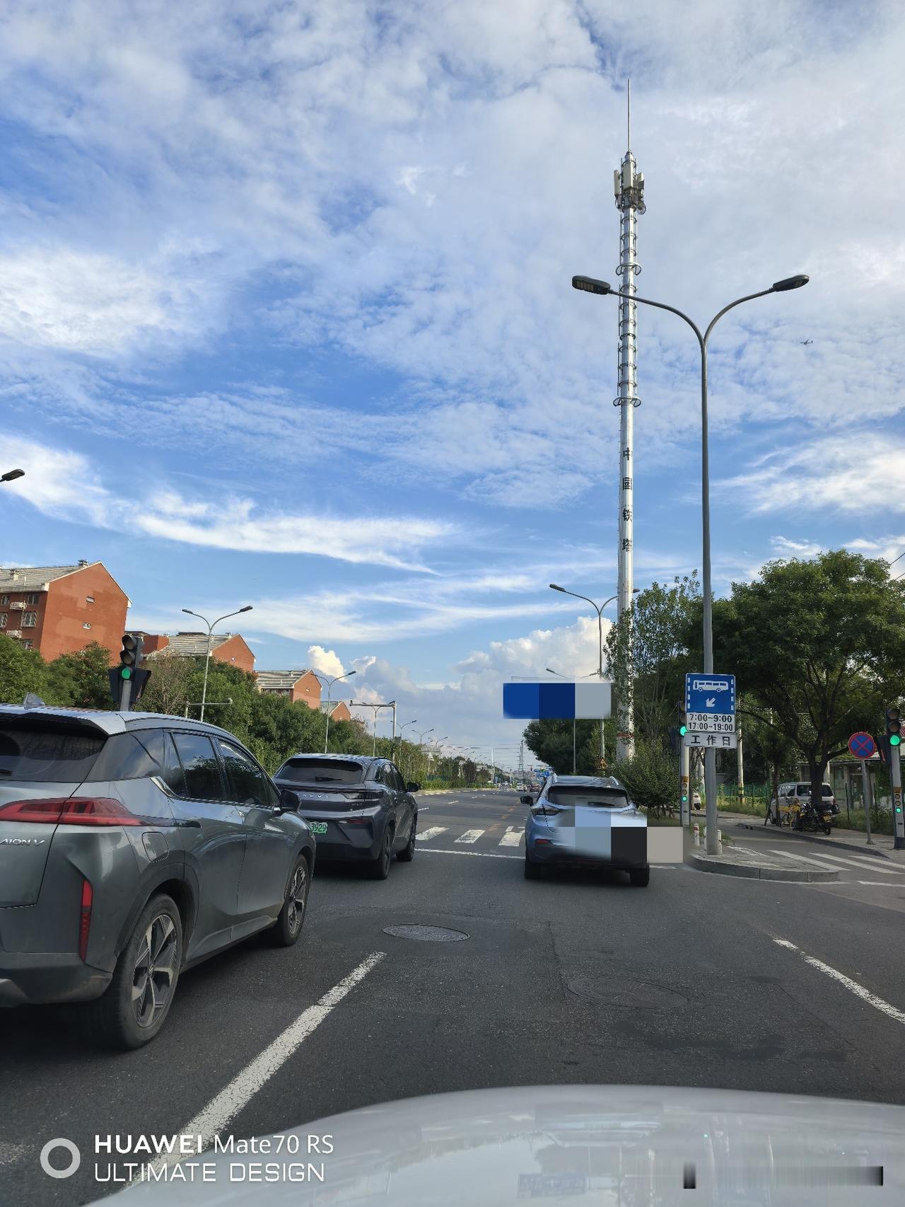 最近的“易中天”下跌了多少？1.新易盛今日上涨3.51%，收盘于每股421