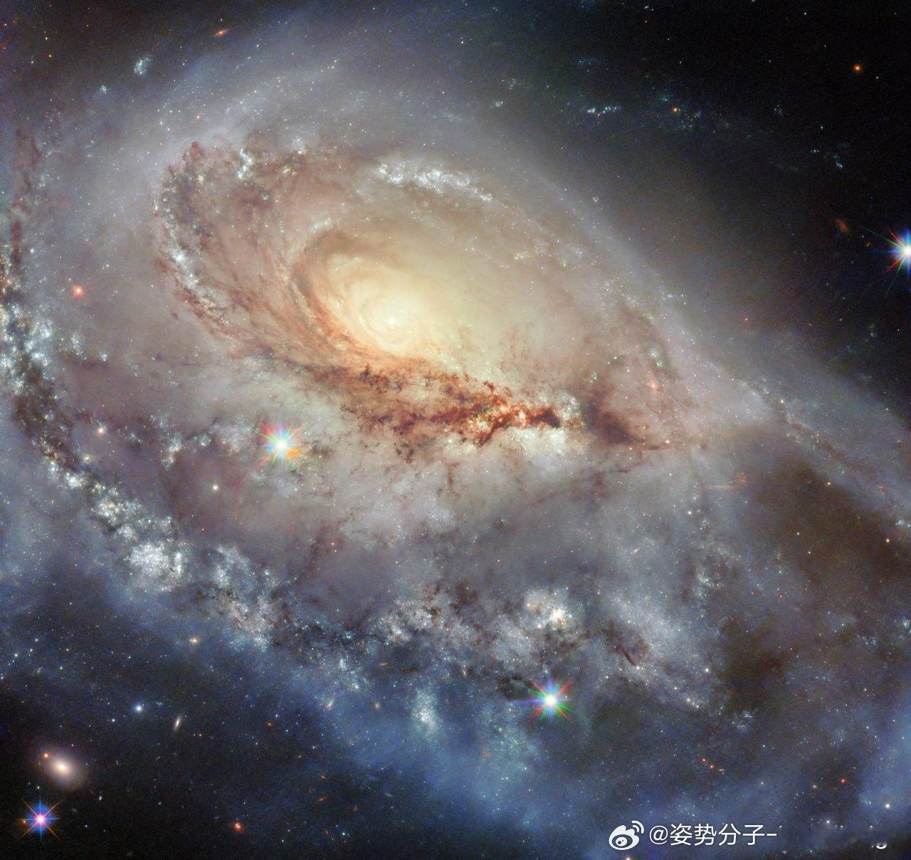 哈勃太空望远镜拍摄的螺旋星系Arp184（NGC1961）这个距离地球约1.