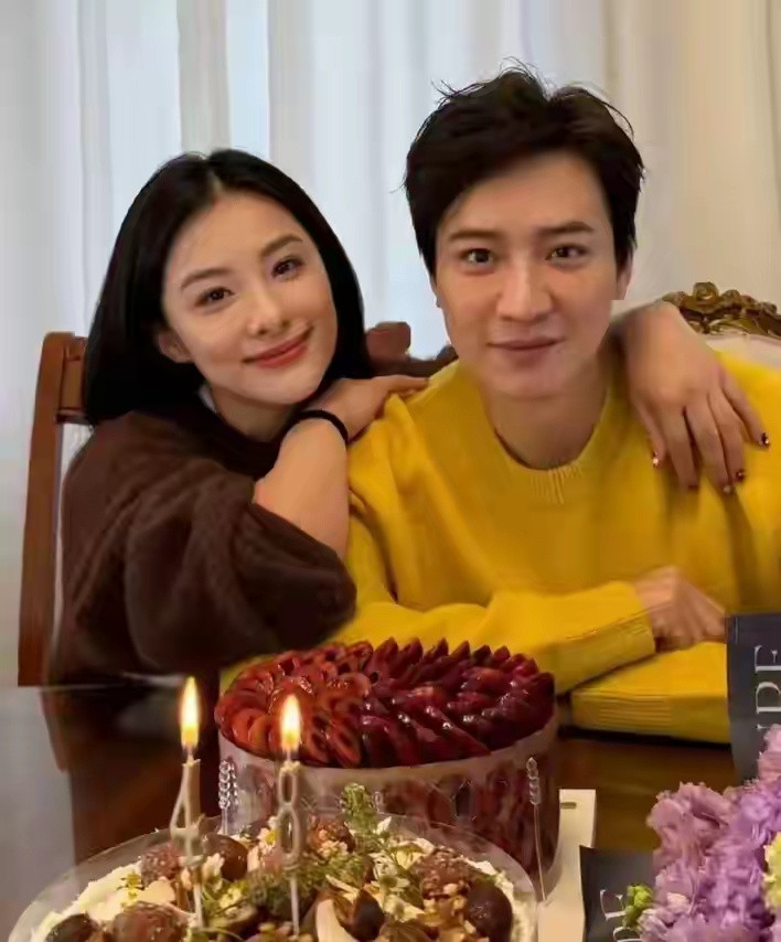 奥运冠军刘璇45岁像少女，保养的实在太好了，老公帅气得像明星，两个人太般配