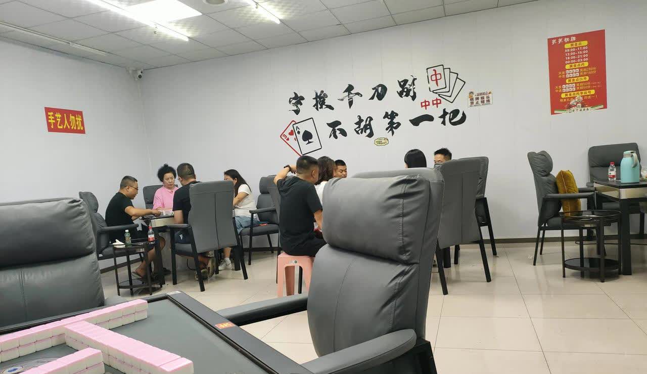 麻将馆上班第四天战况今天是麻将馆上班的第四天，我上的是夜班