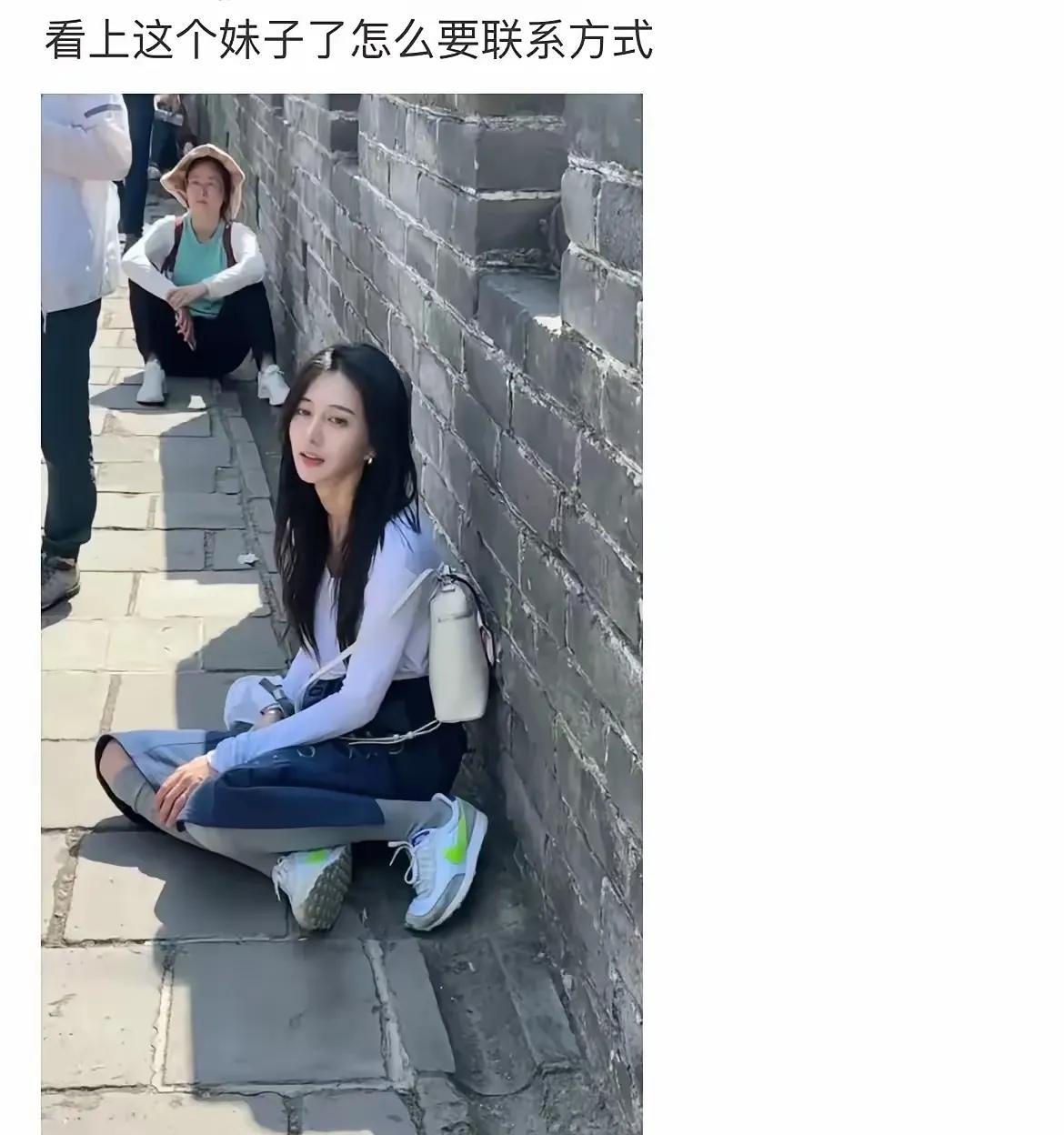你夸一下她的帽子好看