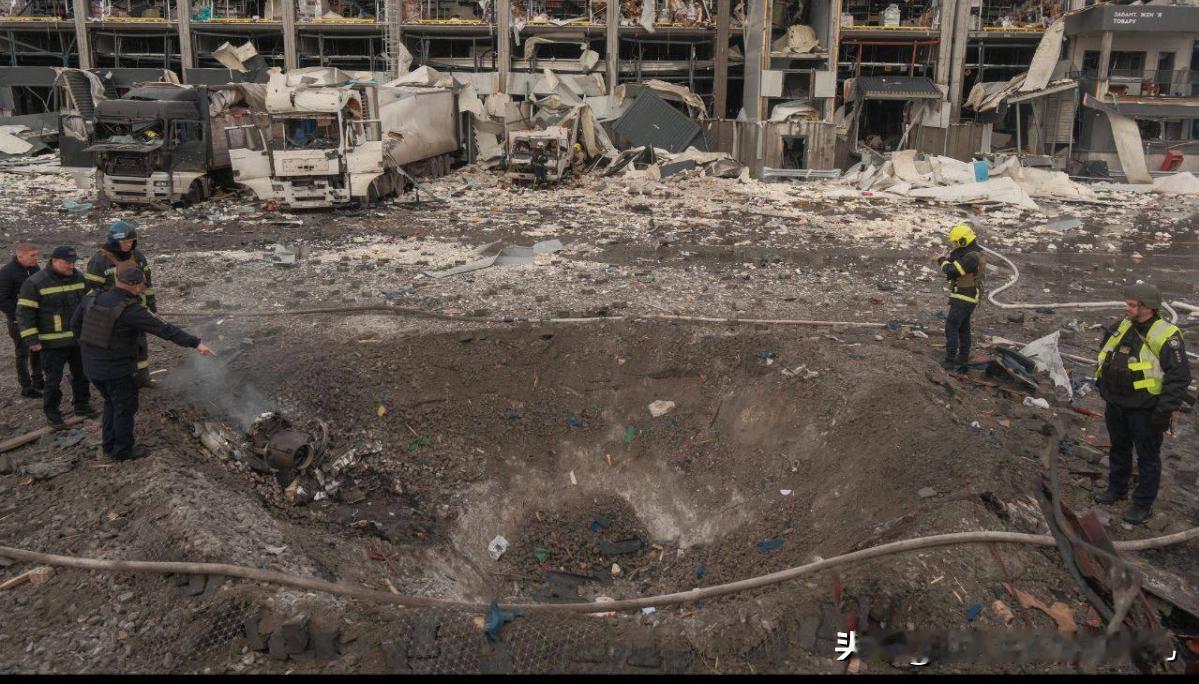 泽连斯基表示，俄罗斯向乌克兰发射了460架无人机和22枚各种类型的导弹，袭击了能