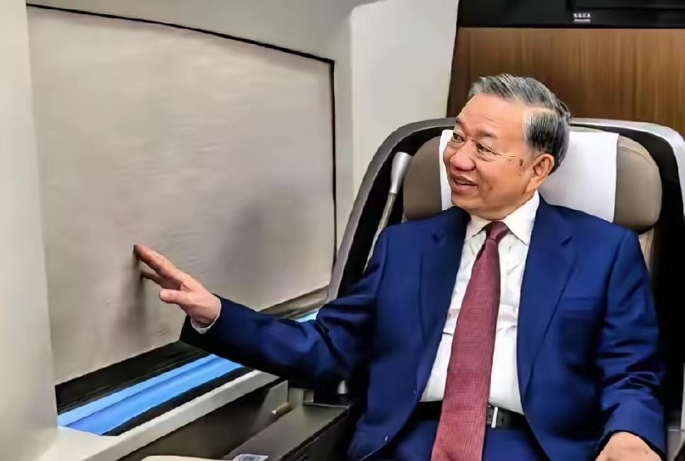 越南的总书记，是坐飞机到北京的。可是他回去的时候，却选择了高铁。跨越2400km