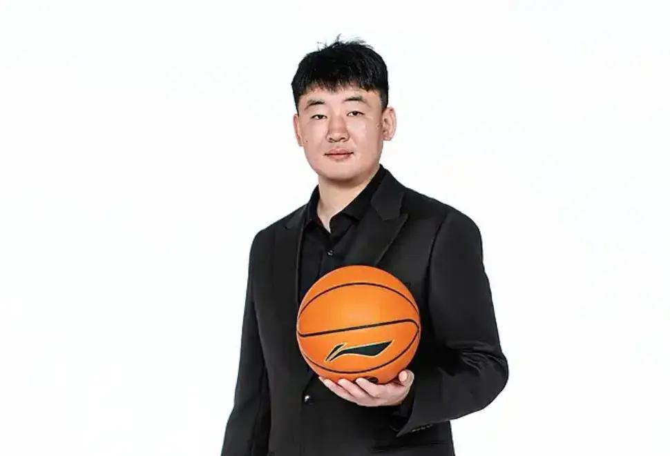 深圳男篮主教练谈CBA揭幕战如何防守拉塞尔：“拉塞尔是非常有特点的球员，他在