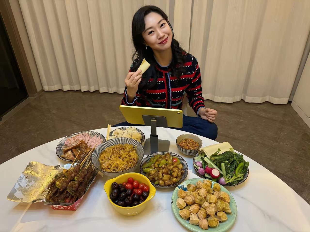 舅妈和表姐的日常。