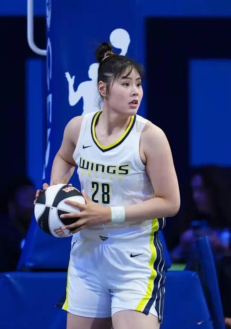 随着达拉斯飞翼在季后赛首轮1-2不敌金州女武神，李月汝的2026赛季WNBA征程