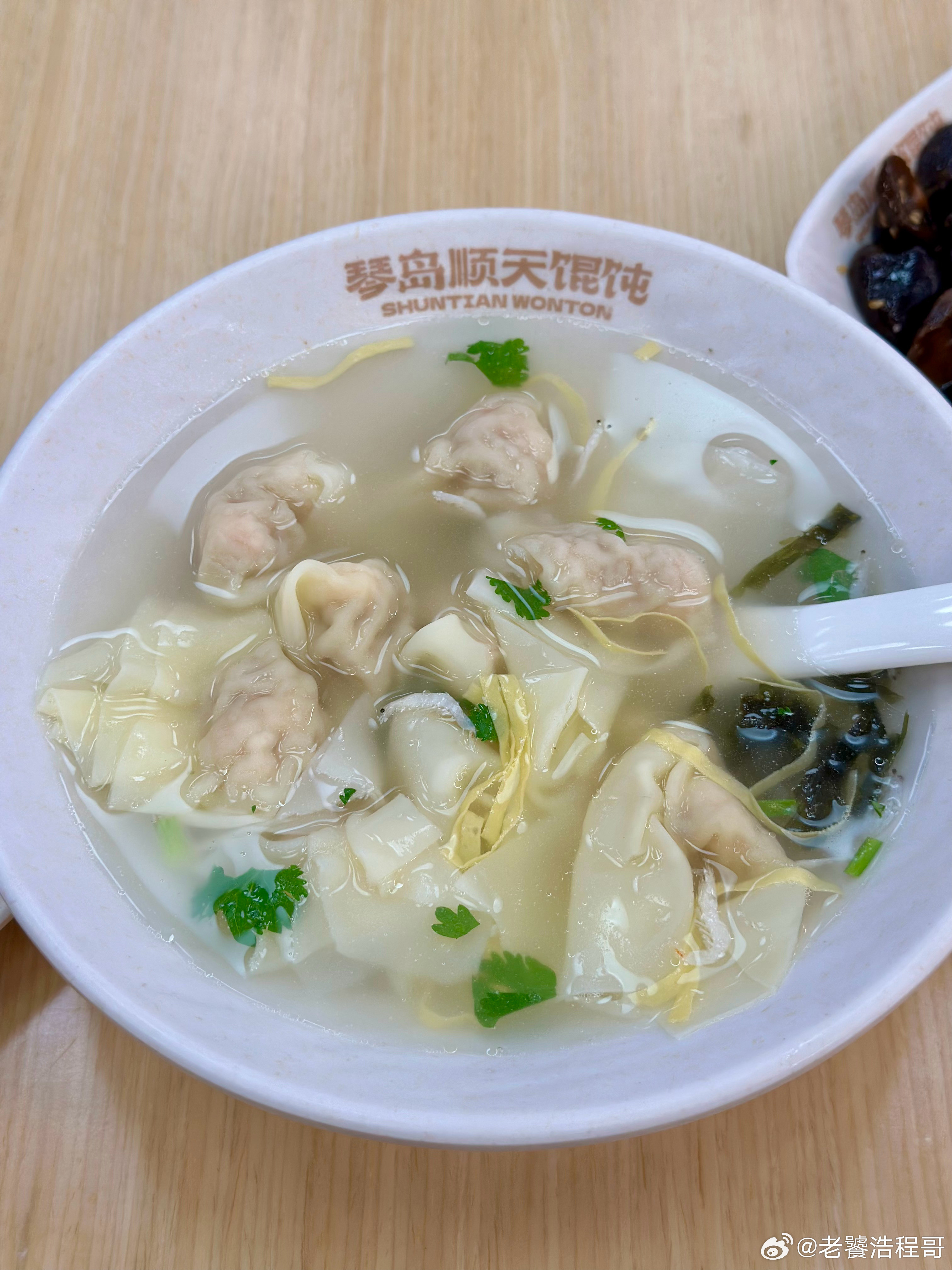 吃个早餐，上班！青岛老牌馄饨店，好久没吃了，感觉还不错！早餐美食我的美食日记美食