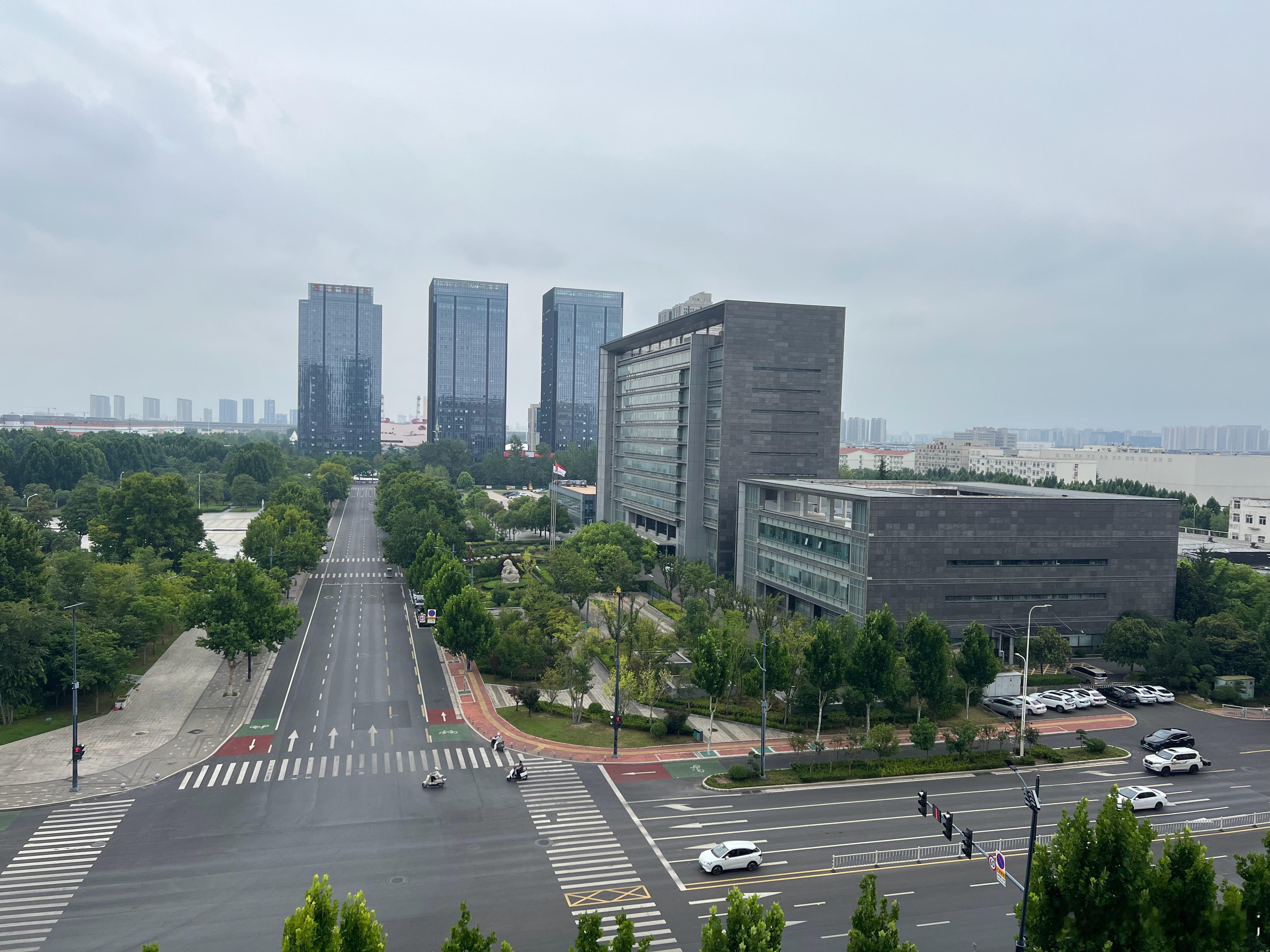路虎亏钱卖车路虎卫士110HSE近期从89.99万元的指导价直降至72.8万元