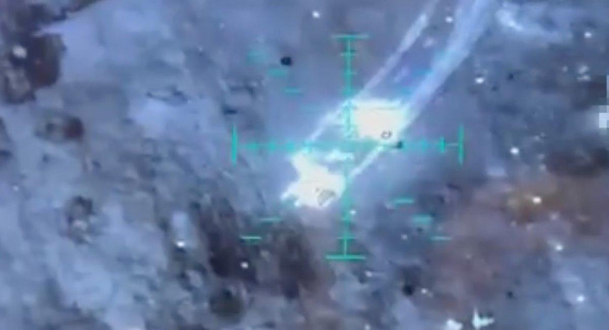 乌克兰：无人机在夜间摧毁俄罗斯T-72坦克！2025年8月22日，在扎波