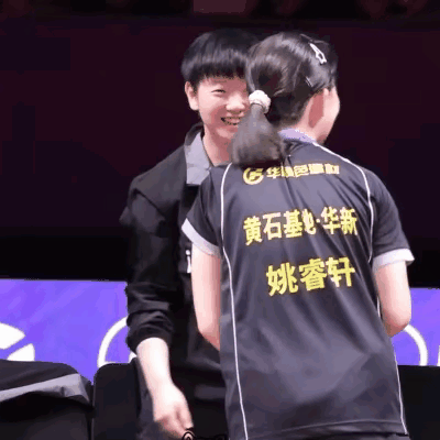 莎莎也有紧张的时候！今天小师妹姚瑞萱3:1胜了小蘑菇，在去和教练握手的时候，