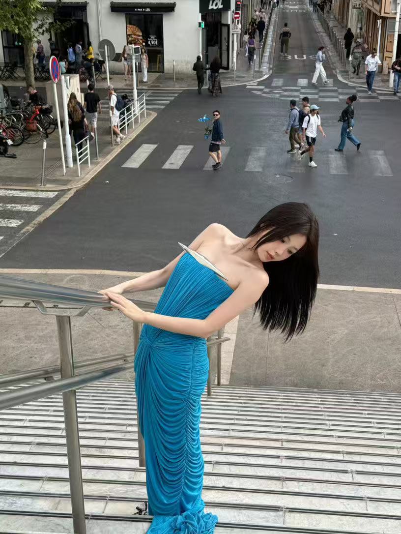 虞书欣晒戛纳十五宫格虞书欣戛纳随拍哇趣！虞书欣晒戛纳随拍，真的要被这个虞书欣美死