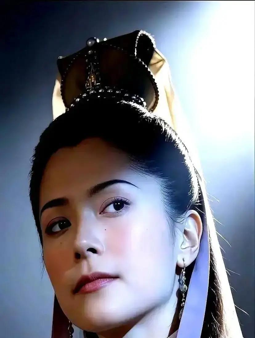 那把琴一消失，整部戏的魂就散了。他们抽掉了这根骨头——电影版《寻秦记》，硬生生