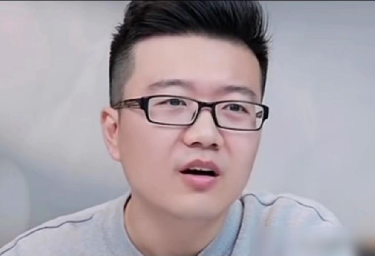 王励勤为何要把世乒赛最后名额给梁靖崑，莱维一针见血指出，这是前车之鉴的血泪教