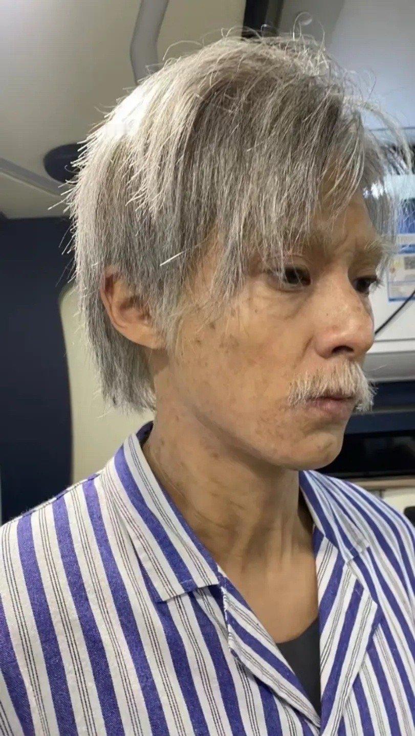 王鹤棣眼神真的没办法化妆，还有整个人散发出来的状态不像老年人​​​