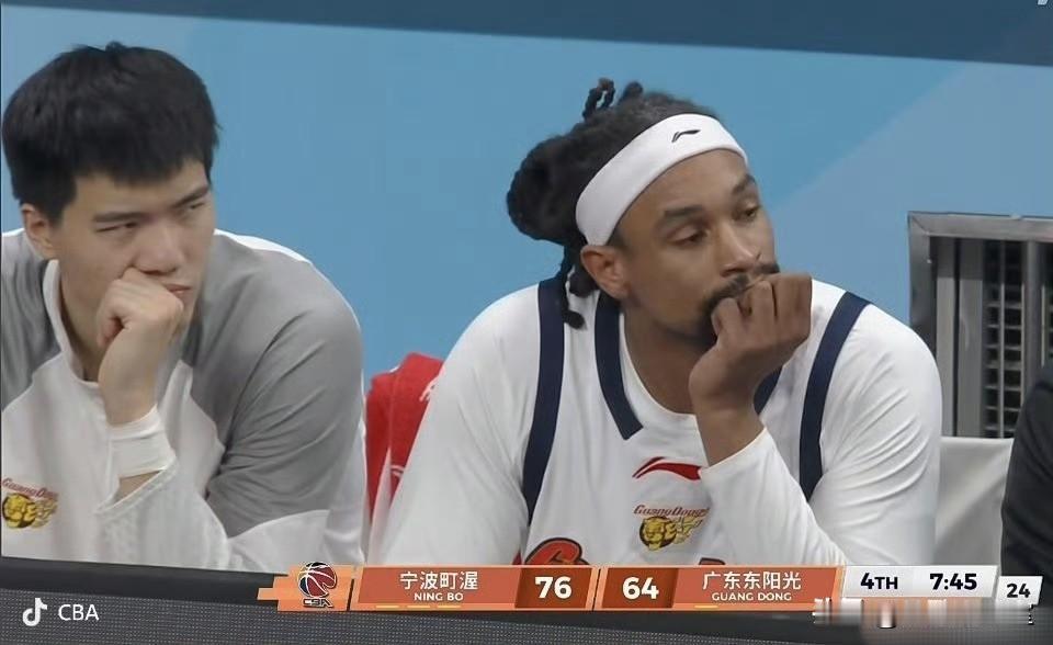 把话搁这！如果广东不换掉萨林杰，这赛季很难夺冠，不是开玩笑，萨林杰的状态已经严重