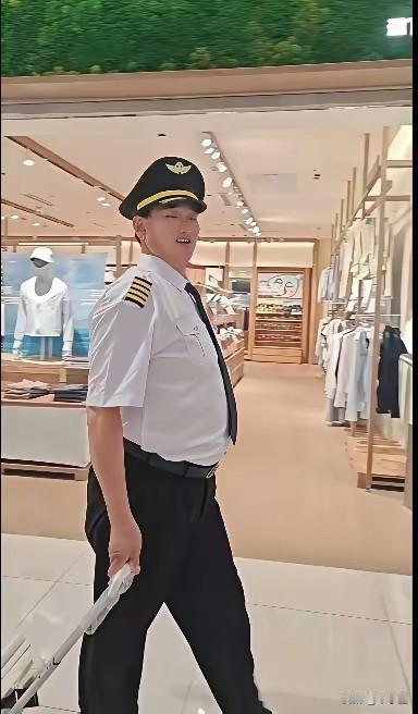 老朱升官了，要当机长了你怎么看朱之文大衣哥朱之文进行曲
