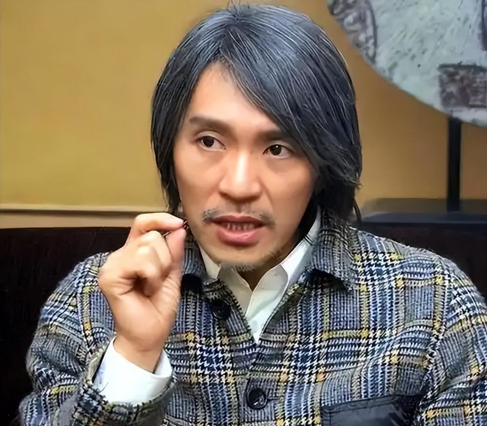 他连演关二爷的陆树铭老师，香港的煞面善心的大傻哥都能得罪。你就知道他有多难相处了