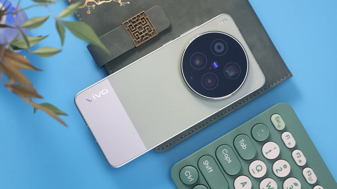 vivo X300 Ultra图赏｜这抹胶片绿，真的绝