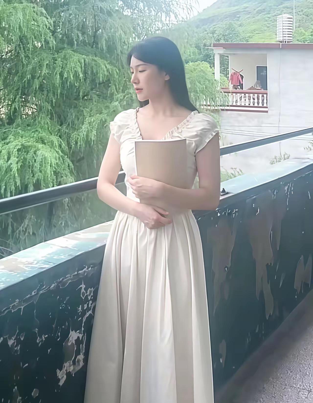 湖南音乐女老师廖女士，回应了在学校跳舞拍视频：我一般都是放学了以后，让同事帮我拍