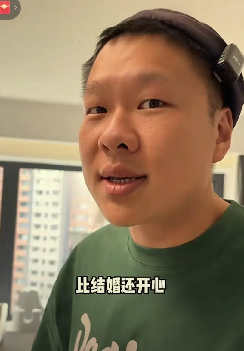 现在看来，说车的阿飞才是最会利用流量的。今天说车的阿飞发了小米yu7提车视频，但