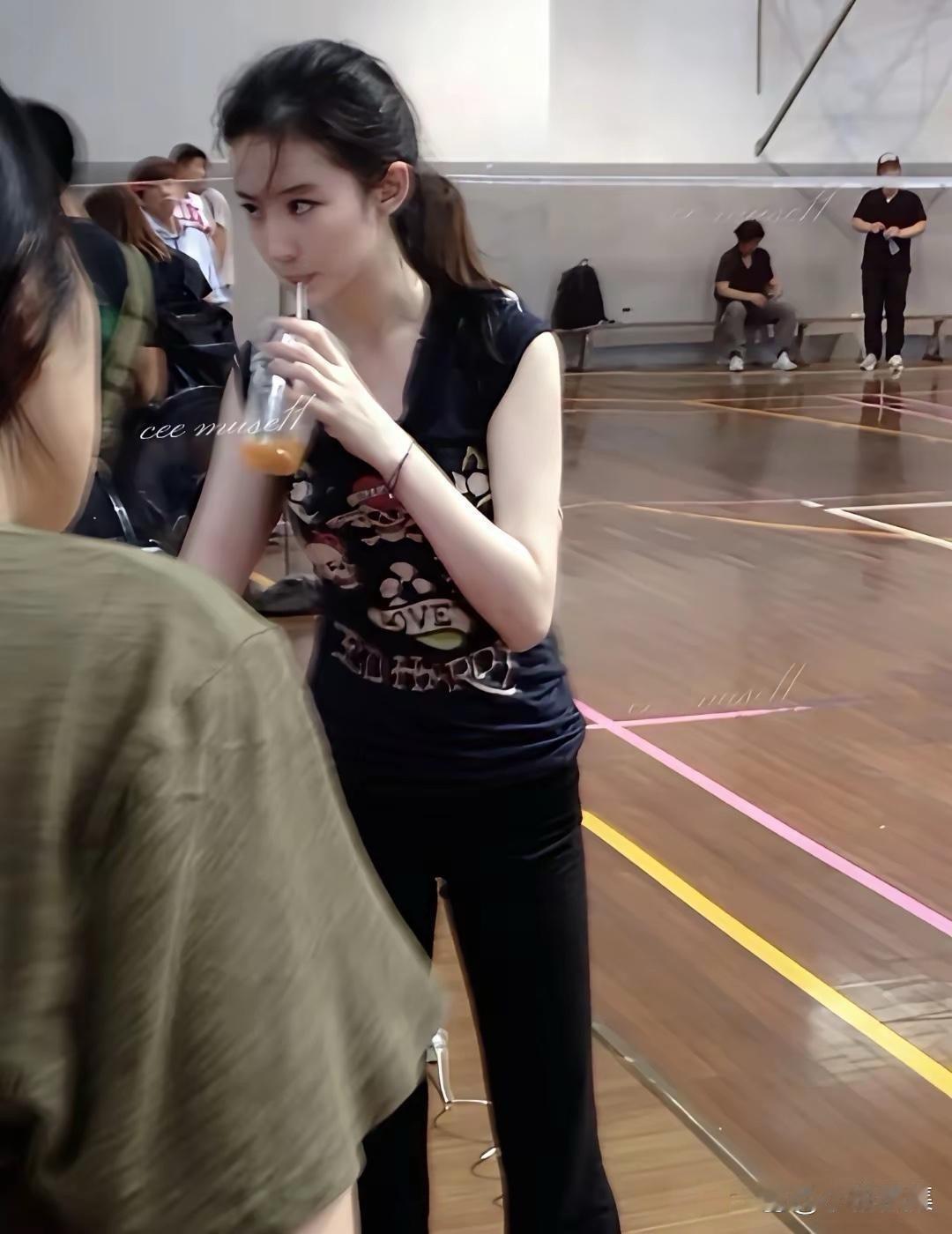 刘亦菲真的是人类吗？太美了​​​