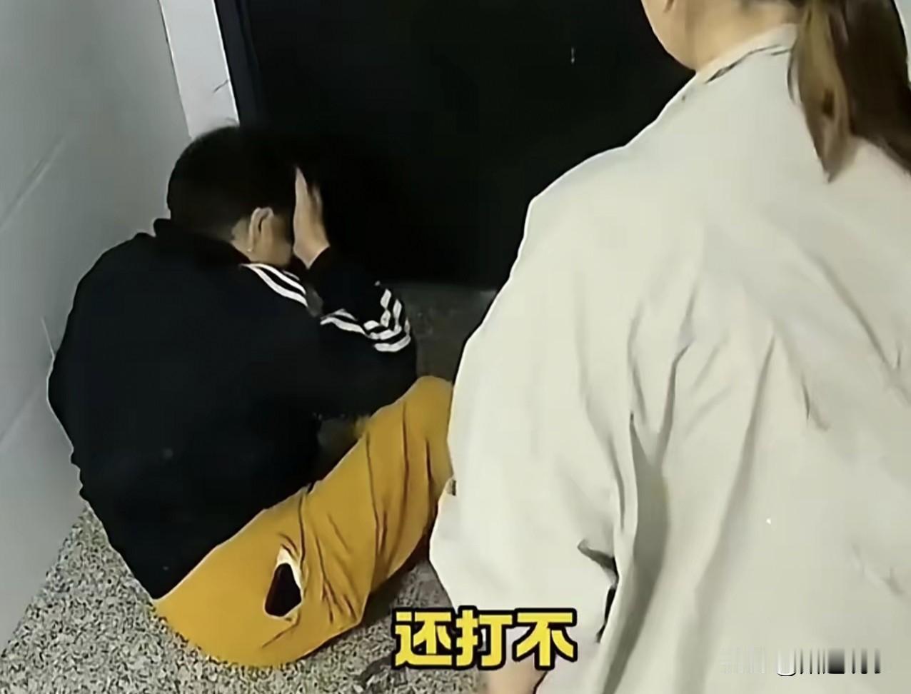 婆媳关系太难了，一不小心就开干，这不，宁夏女子，搀扶贪杯醉酒的婆婆回家休息。没曾