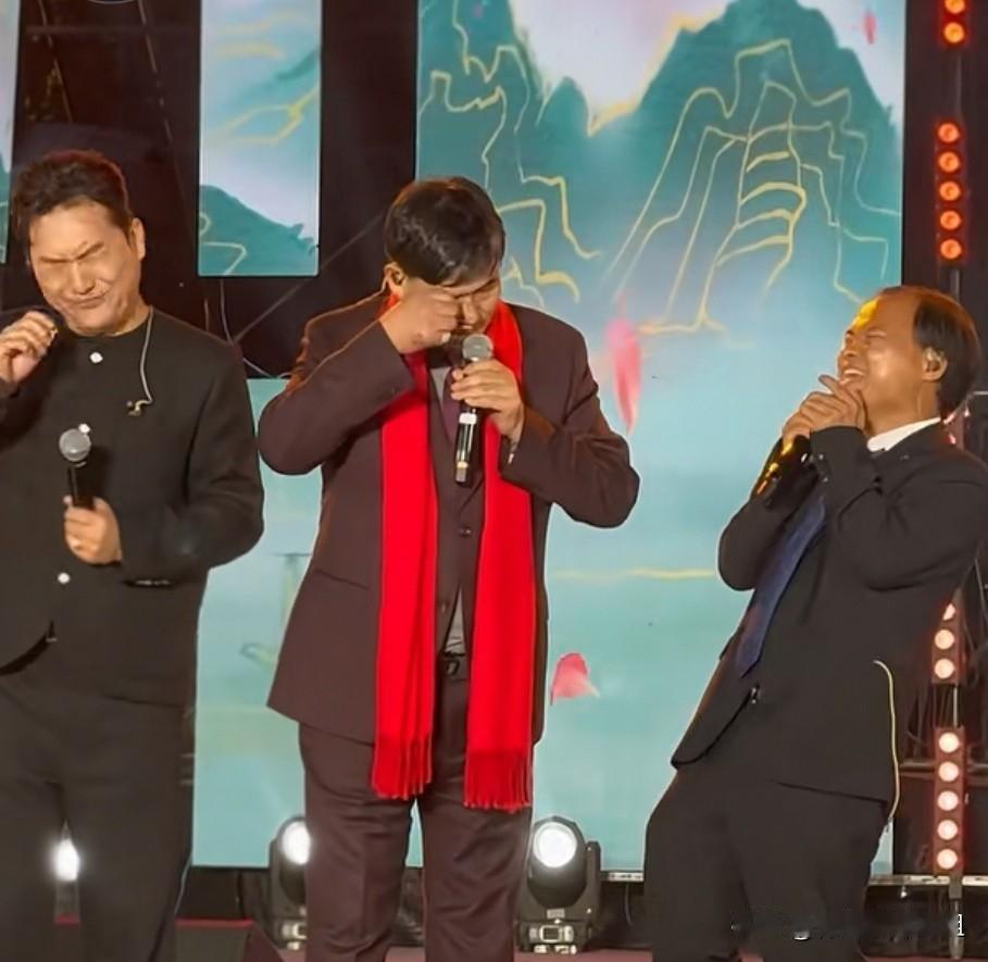 一曲唱破防，待客接地气，朱之文的实在藏不住了。褪去明星光环，大衣哥朱之文，依旧