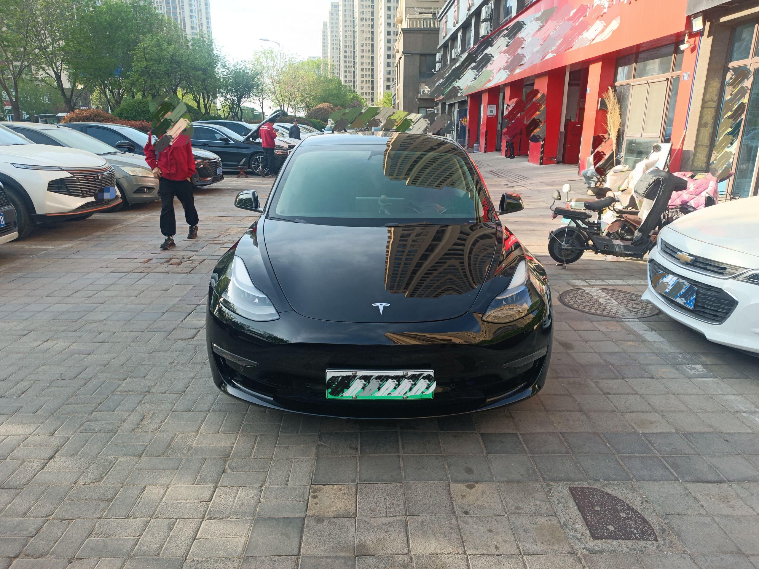 35万提辆特斯拉，三年时间掉价20万，对比节省的油钱，车主亏哭了！车主自认为车