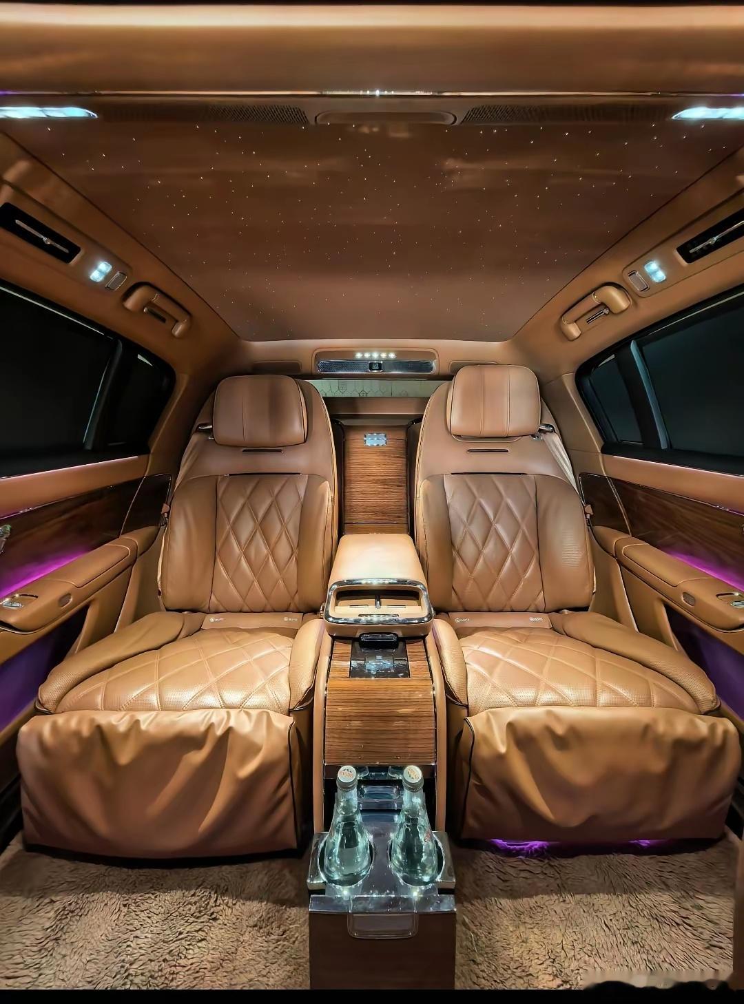 国产豪华轿车天花板，尊界S800内饰，星空顶太漂亮了！