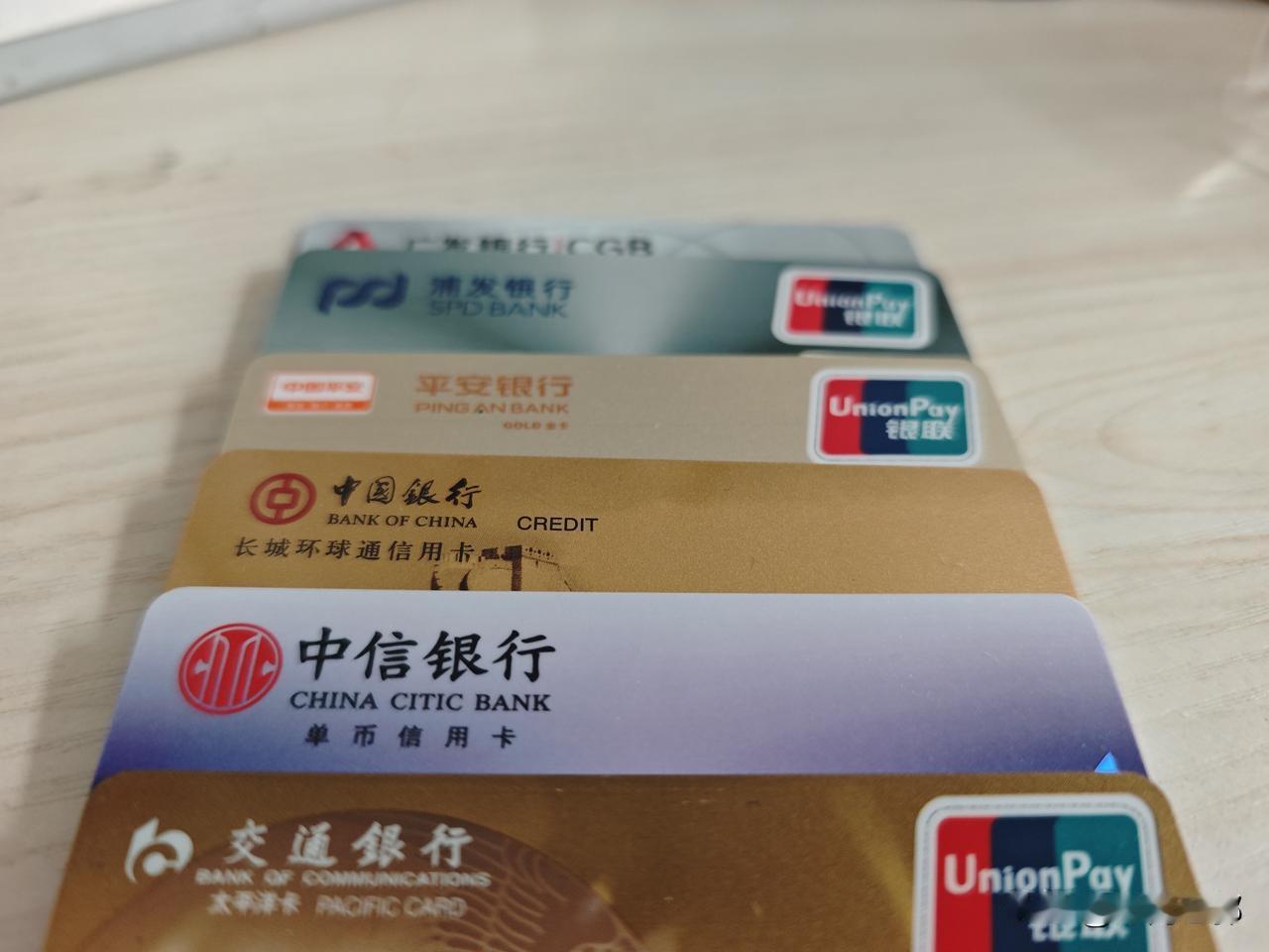 债务被银行卖给第三方在浙江一男子男子信用卡欠了36,000元，他一共还了2.4万