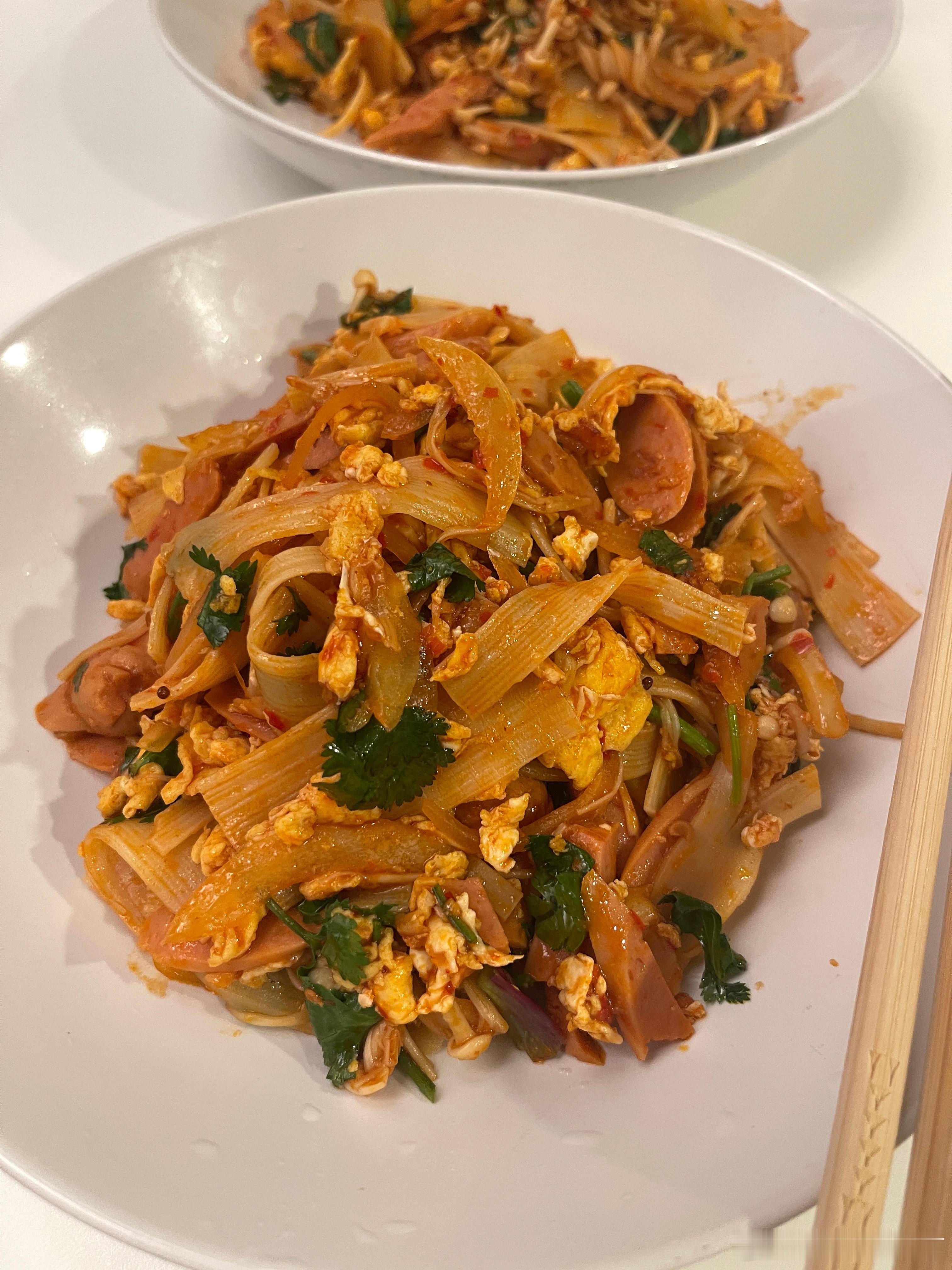 昨天的晚饭（炒冷面）和今天的午饭[鼓掌]​​​